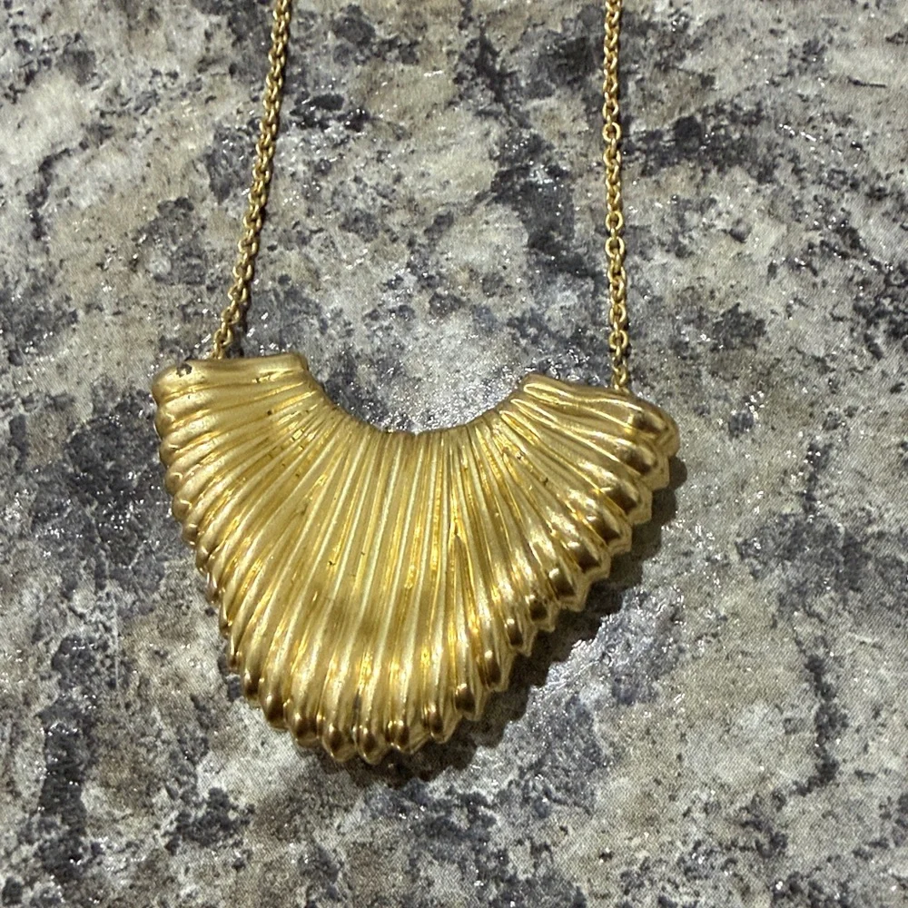 Sole Society Women’s Gold Chunky Textured Arrow Pendant 18